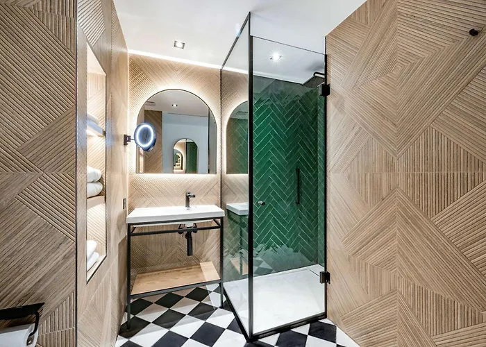 Doubletree By Hilton Centre Iconic 4* ניס