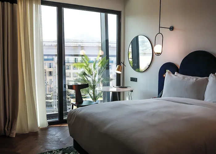 Doubletree By Hilton Centre Iconic 4* ניס