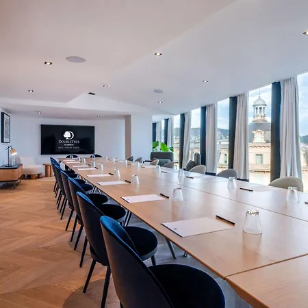 Doubletree By Hilton Centre Iconic Hotel