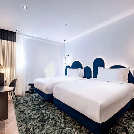 ホテル Doubletree By Hilton Centre Iconic 4*