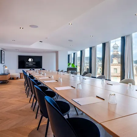 Hotel Doubletree By Hilton Centre Iconic 4*