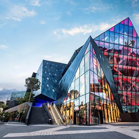 Doubletree By Hilton Centre Iconic Hotel