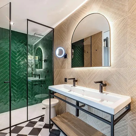 Doubletree By Hilton Centre Iconic Hotel 4*