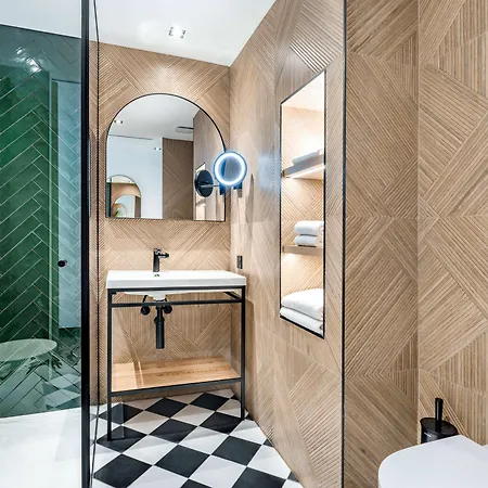 Hotel Doubletree By Hilton Centre Iconic 4*