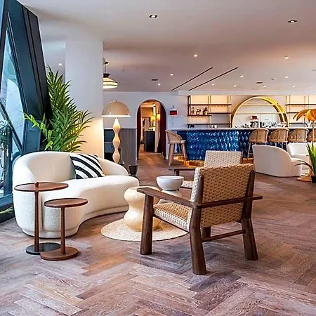 Doubletree By Hilton Centre Iconic ホテル