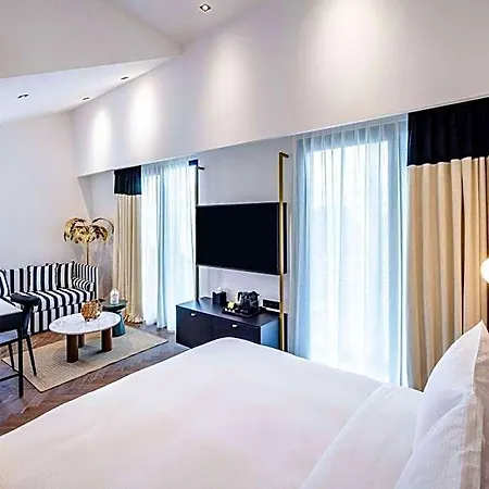 Doubletree By Hilton Centre Iconic ホテル