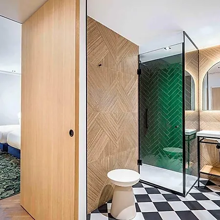 Doubletree By Hilton Centre Iconic ホテル 4*