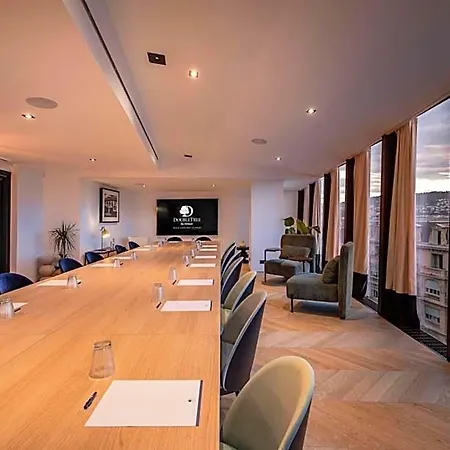 ホテル Doubletree By Hilton Centre Iconic 4*