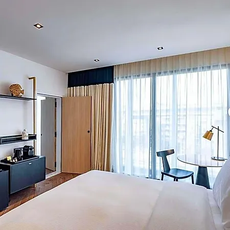 Doubletree By Hilton Centre Iconic ホテル