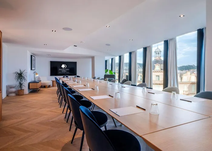 Doubletree By Hilton Centre Iconic Hotel