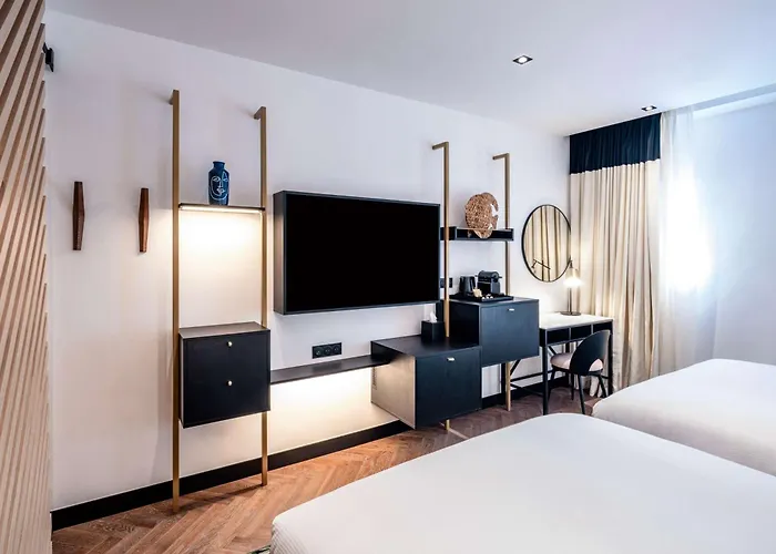 Doubletree By Hilton Centre Iconic Szálloda 4*