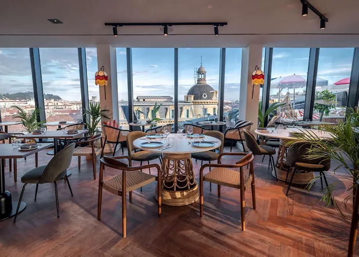 Doubletree By Hilton Centre Iconic Hotel 4*