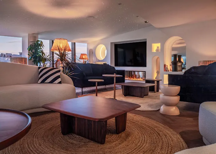 Doubletree By Hilton Centre Iconic Hotel