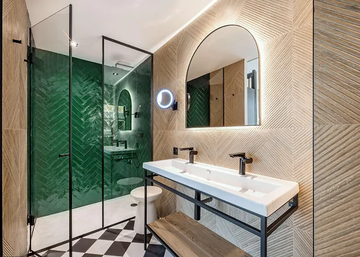Doubletree By Hilton Centre Iconic Szálloda 4*