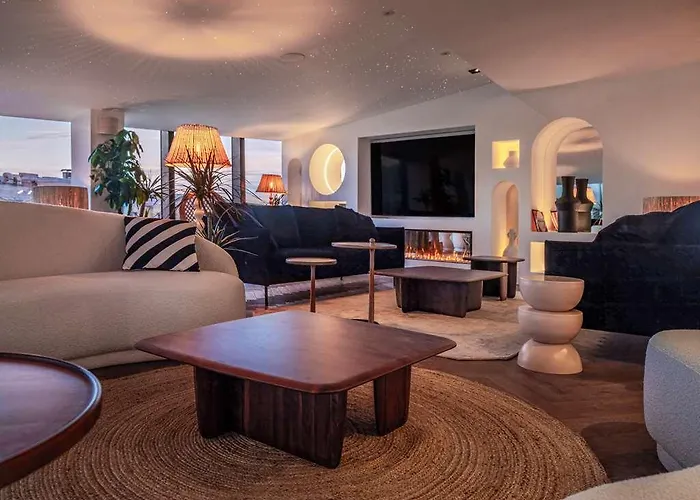 فندق Doubletree By Hilton Centre Iconic 4*
