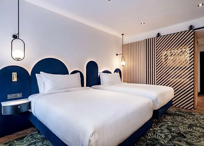 Doubletree By Hilton Centre Iconic فندق