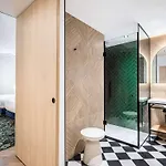 Ξενοδοχείο Doubletree By Hilton Centre Iconic 4*