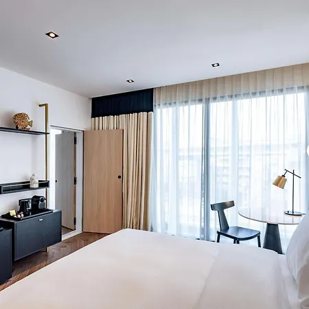 Doubletree By Hilton Centre Iconic 4* ניס