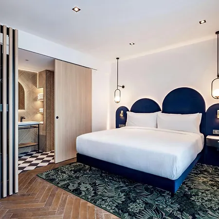 Doubletree By Hilton Centre Iconic 酒店 4*