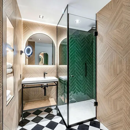 Doubletree By Hilton Centre Iconic 4* ניס