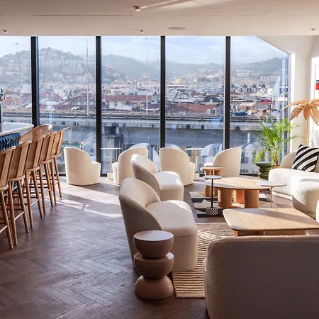 Doubletree By Hilton Centre Iconic 酒店