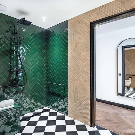 Doubletree By Hilton Centre Iconic 酒店