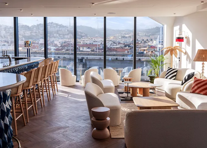 Doubletree By Hilton Centre Iconic Hotel