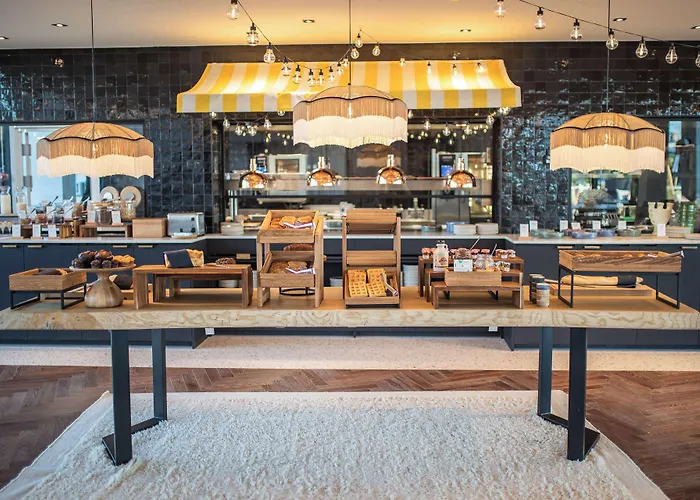 Doubletree By Hilton Centre Iconic Hotel 4*